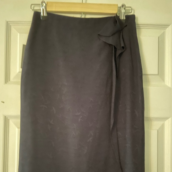 NEW with tags Ann Taylor Petite 0 Navy skirt with bird image and ruffle - Picture 1 of 2